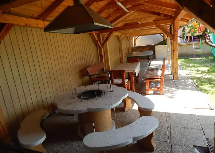 Gabriella Vendeghaz Hotel *